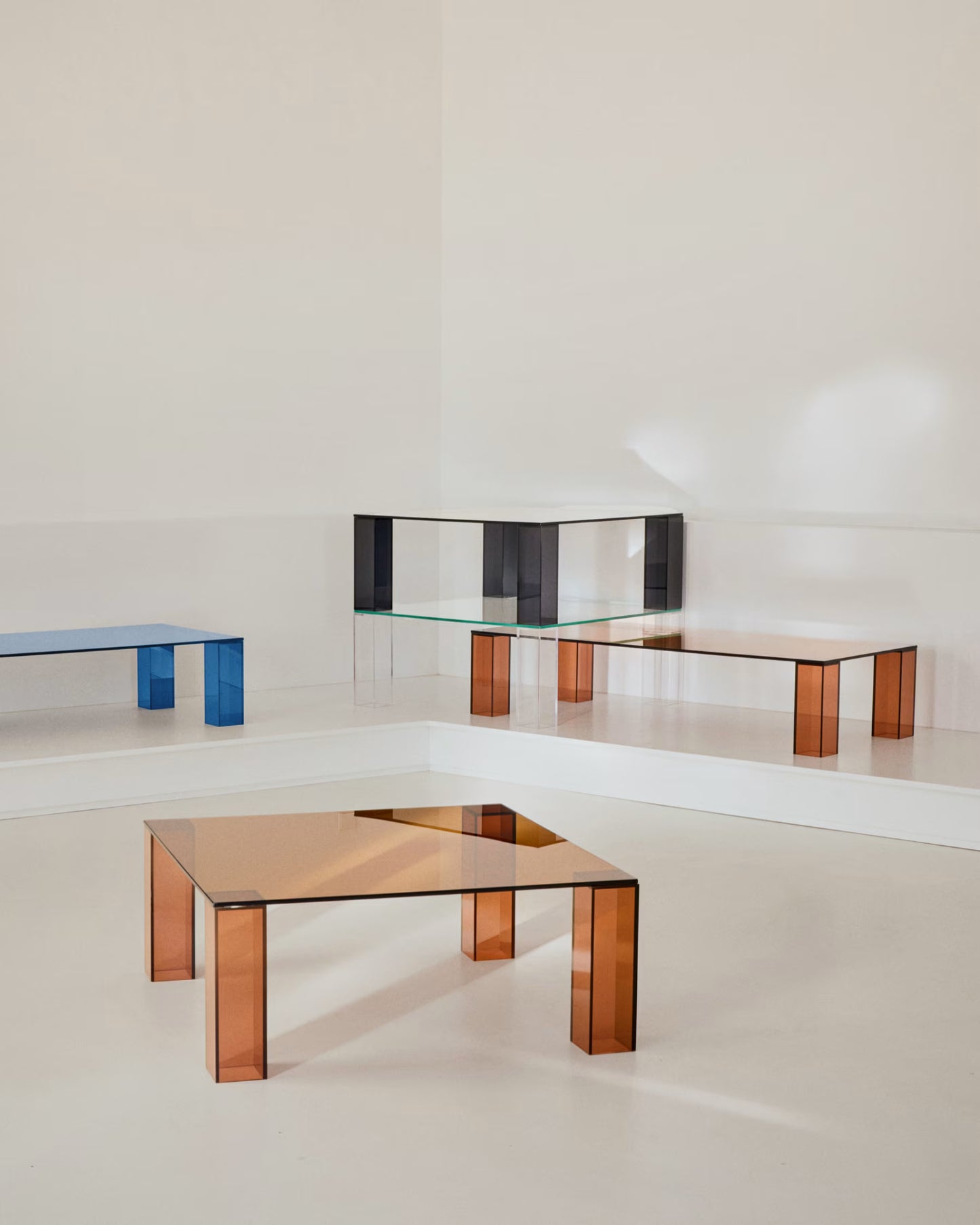 Kave Home Adularia Blue, Tempered-Glass Side Table, 85 x 85 cm