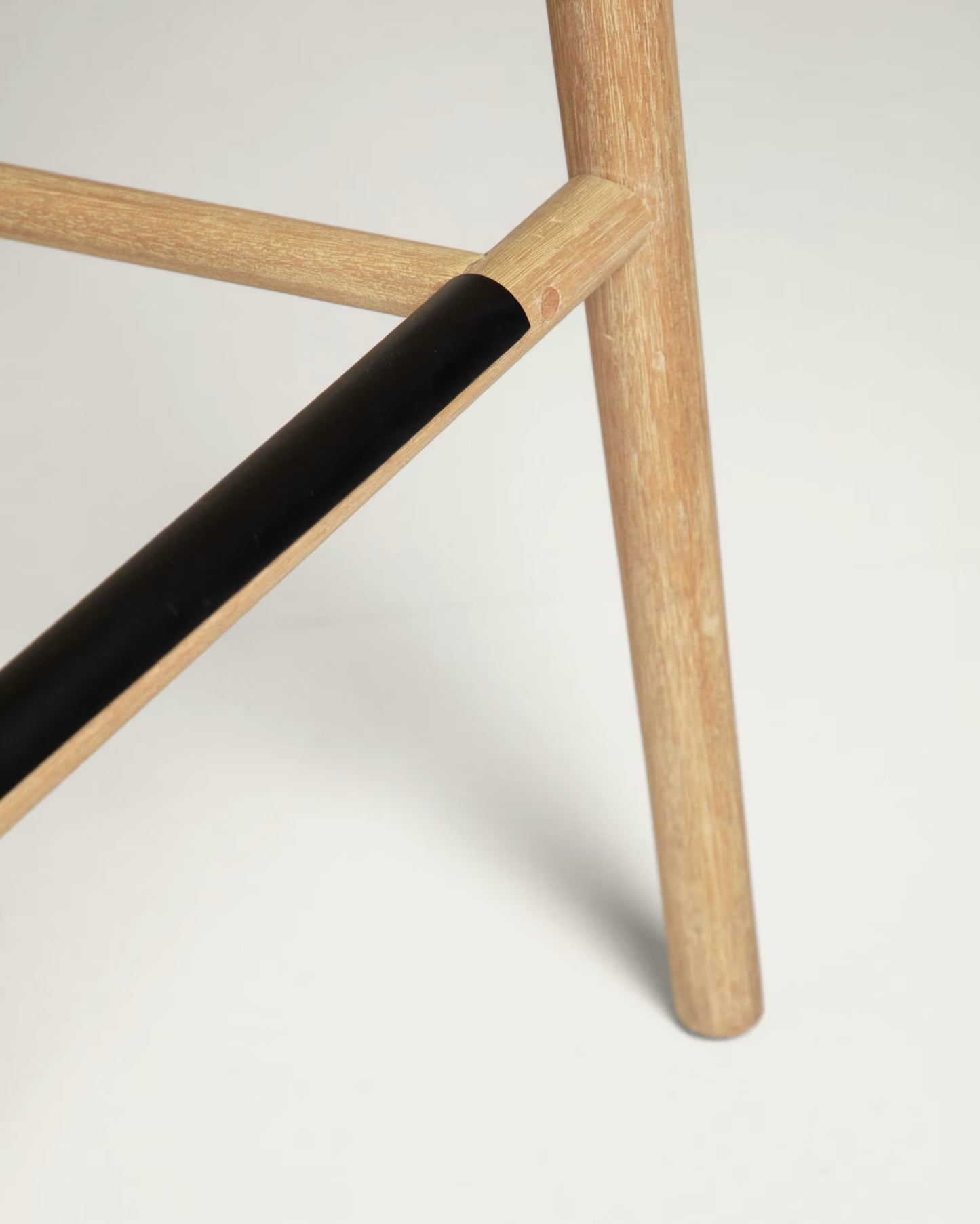 Kave Home Sheryl Stool Made from Solid Eucalyptus and Beige Cord 79 cm FSC 100%