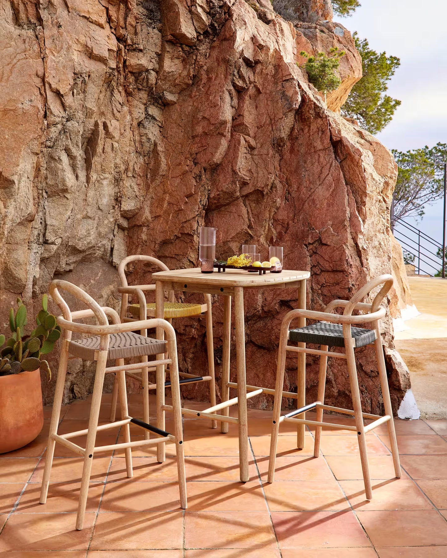 Kave Home Sheryl Stool Made from Solid Eucalyptus and Beige Cord 79 cm FSC 100%