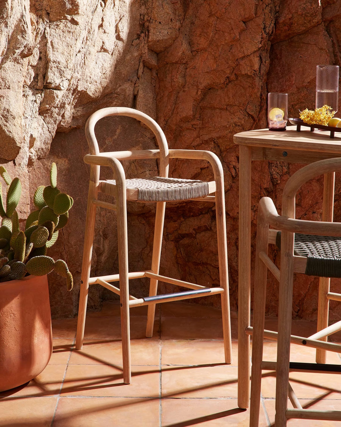 Kave Home Sheryl Stool Made from Solid Eucalyptus and Beige Cord 79 cm FSC 100%