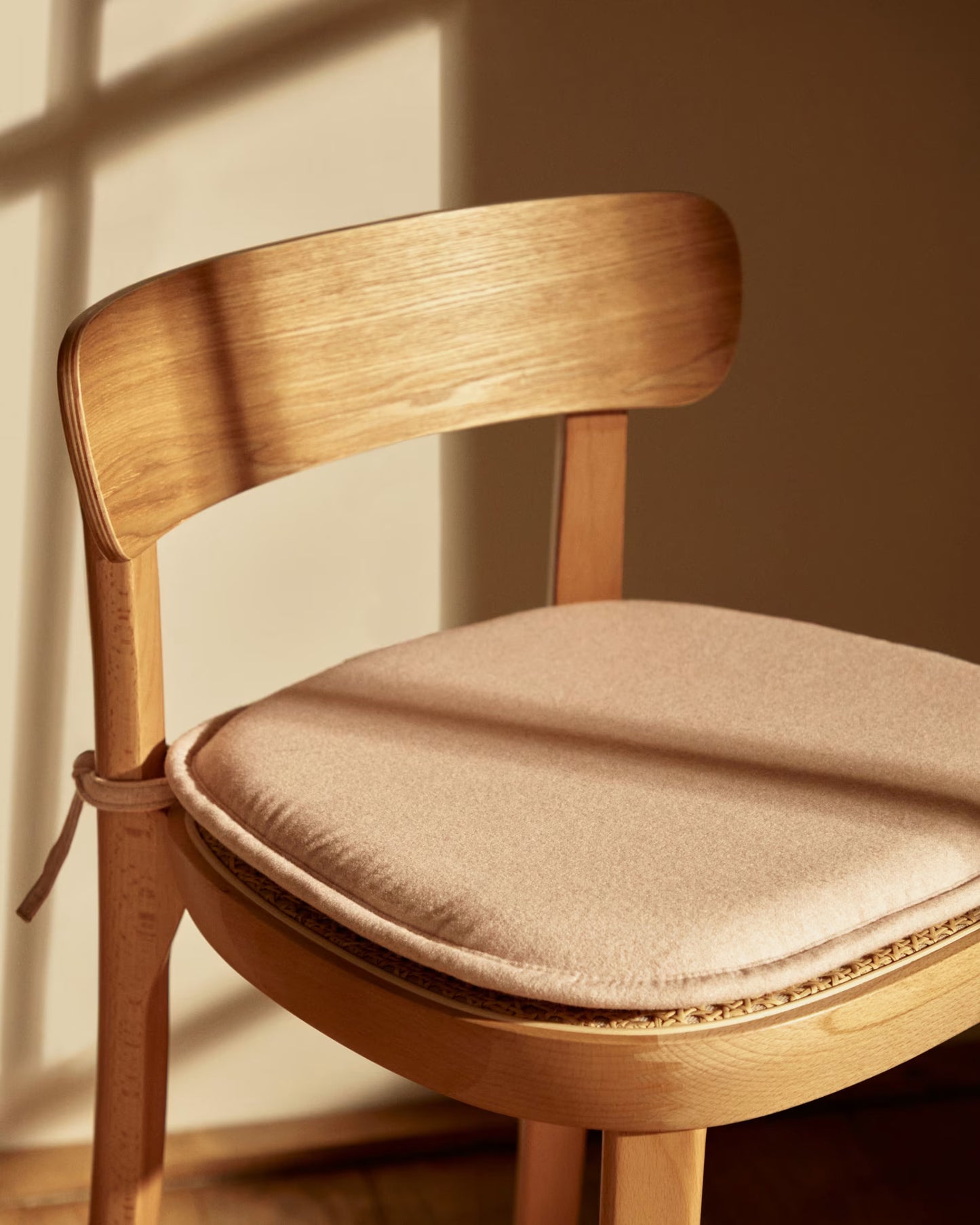 Kave Home Romane Stool Beechwood Stool with a Natural Finish, Ash Wood Veneer and Ratan seat 75 cm