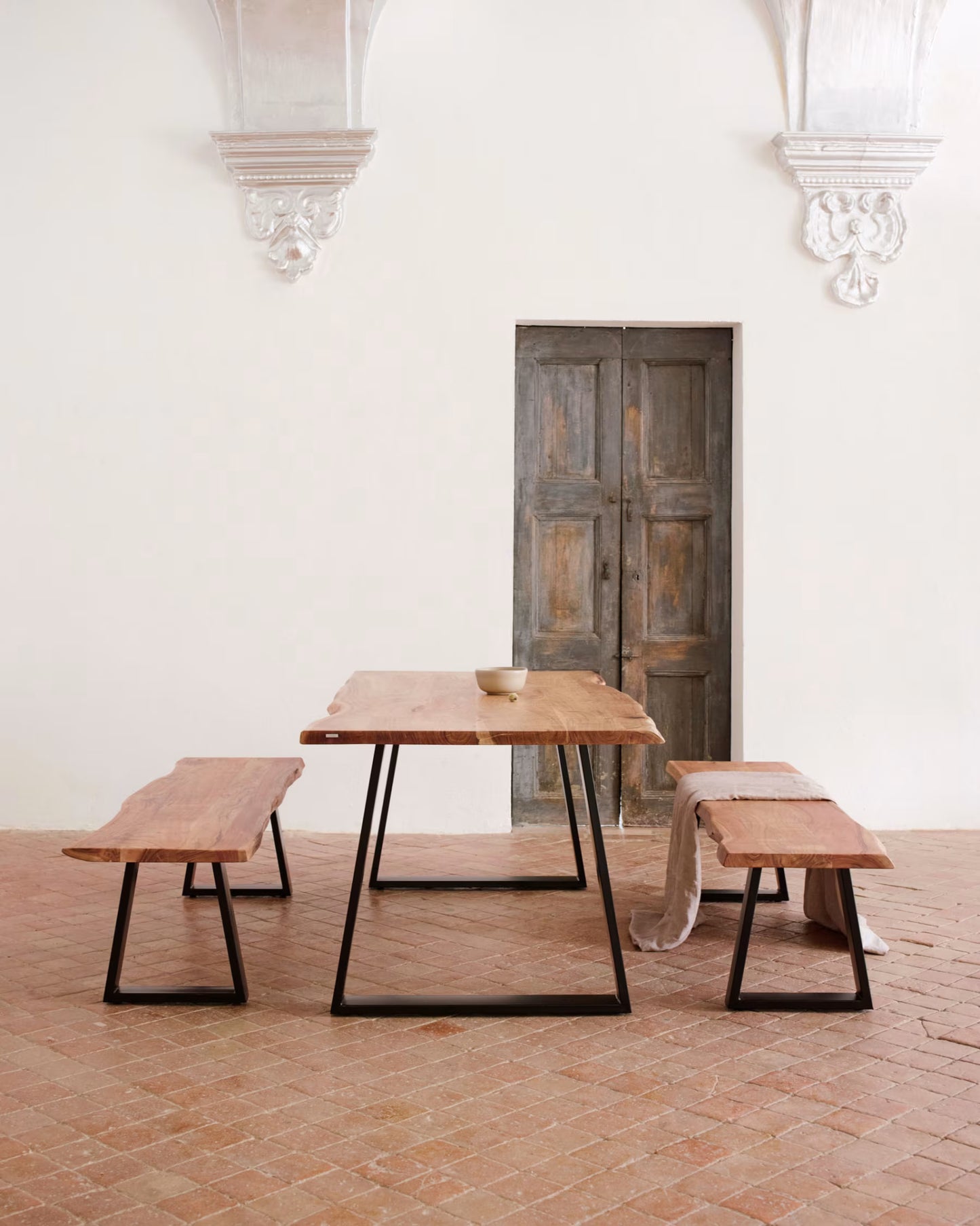 Kave Home Alaia Bench in Solid Acacia Wood with Black Steel Legs, 160 cm
