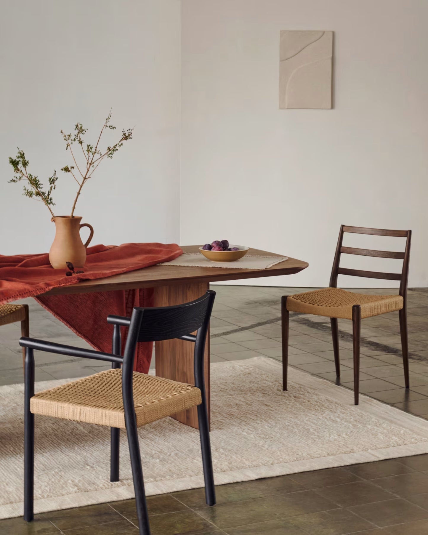 Kave Home Analy Chair in Solid Oak Wood with Walnut Finish and Rope Seat FSC Mix Credit