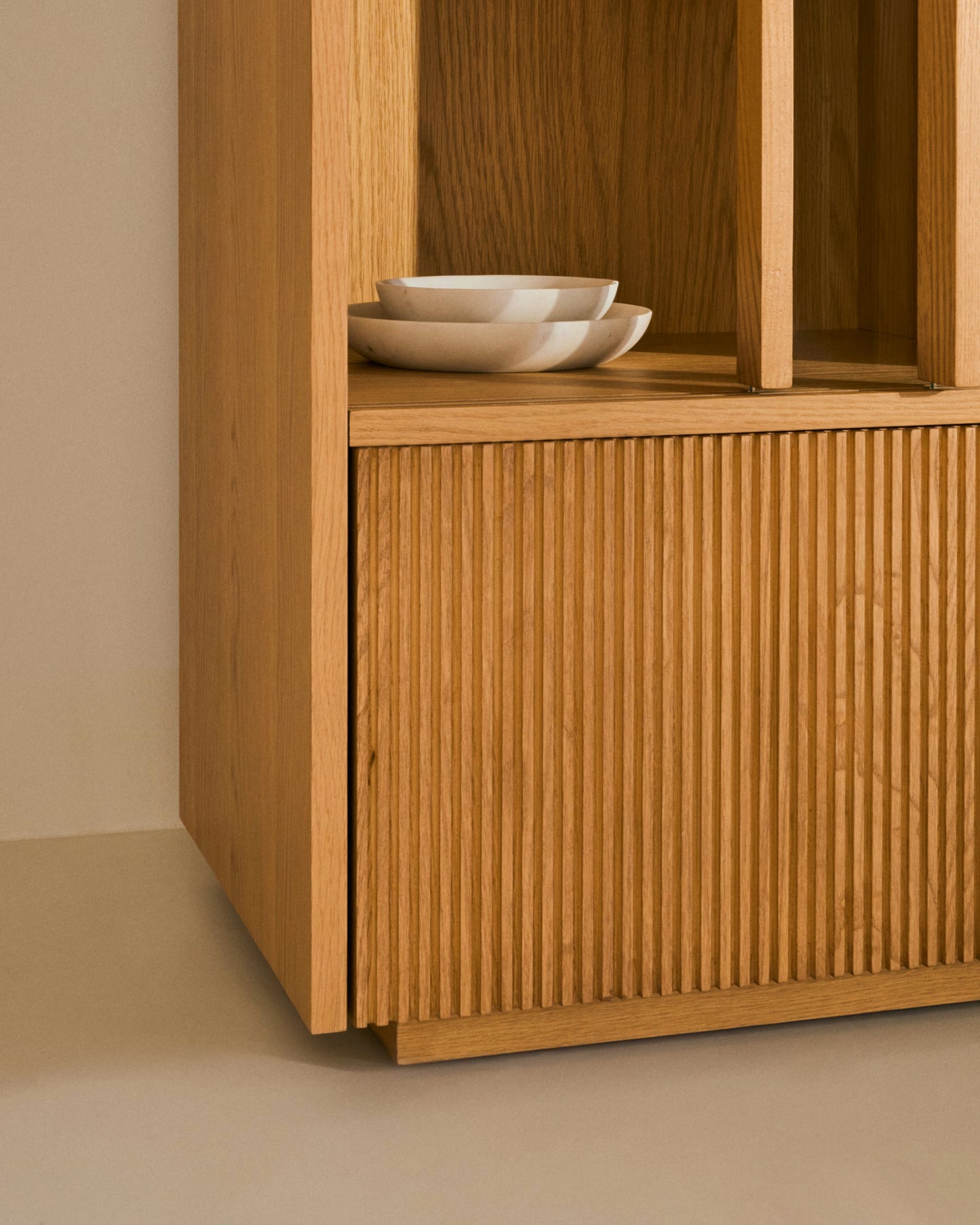 Kave Home Helvine Display Cabinet 4 Doors 2 Drawers Oak Veneer and Tempered Glass 100 x 174 cm FSC 100%