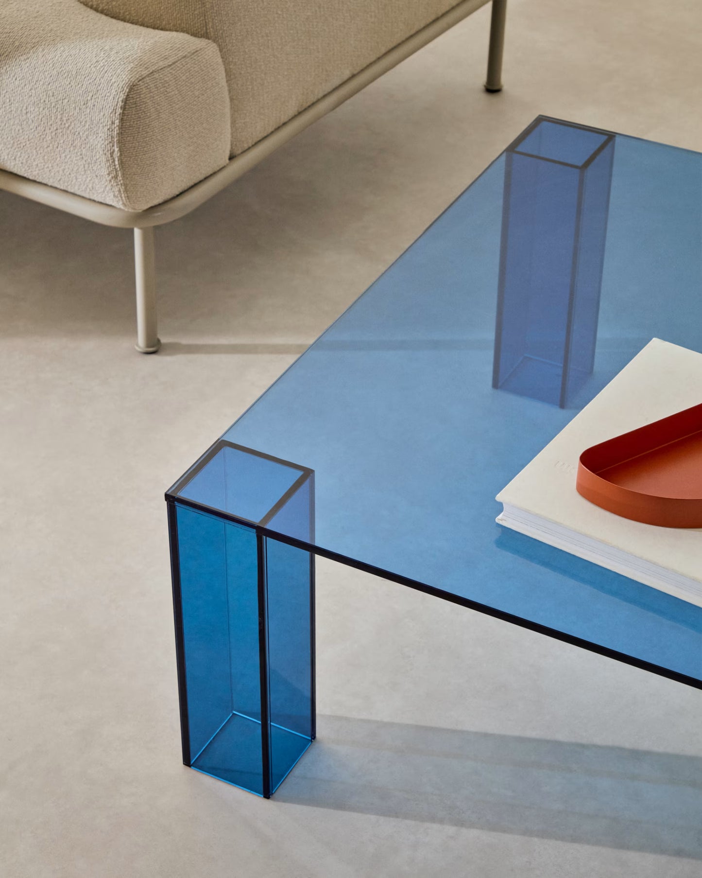 Kave Home Adularia Blue, Tempered-Glass Side Table, 85 x 85 cm