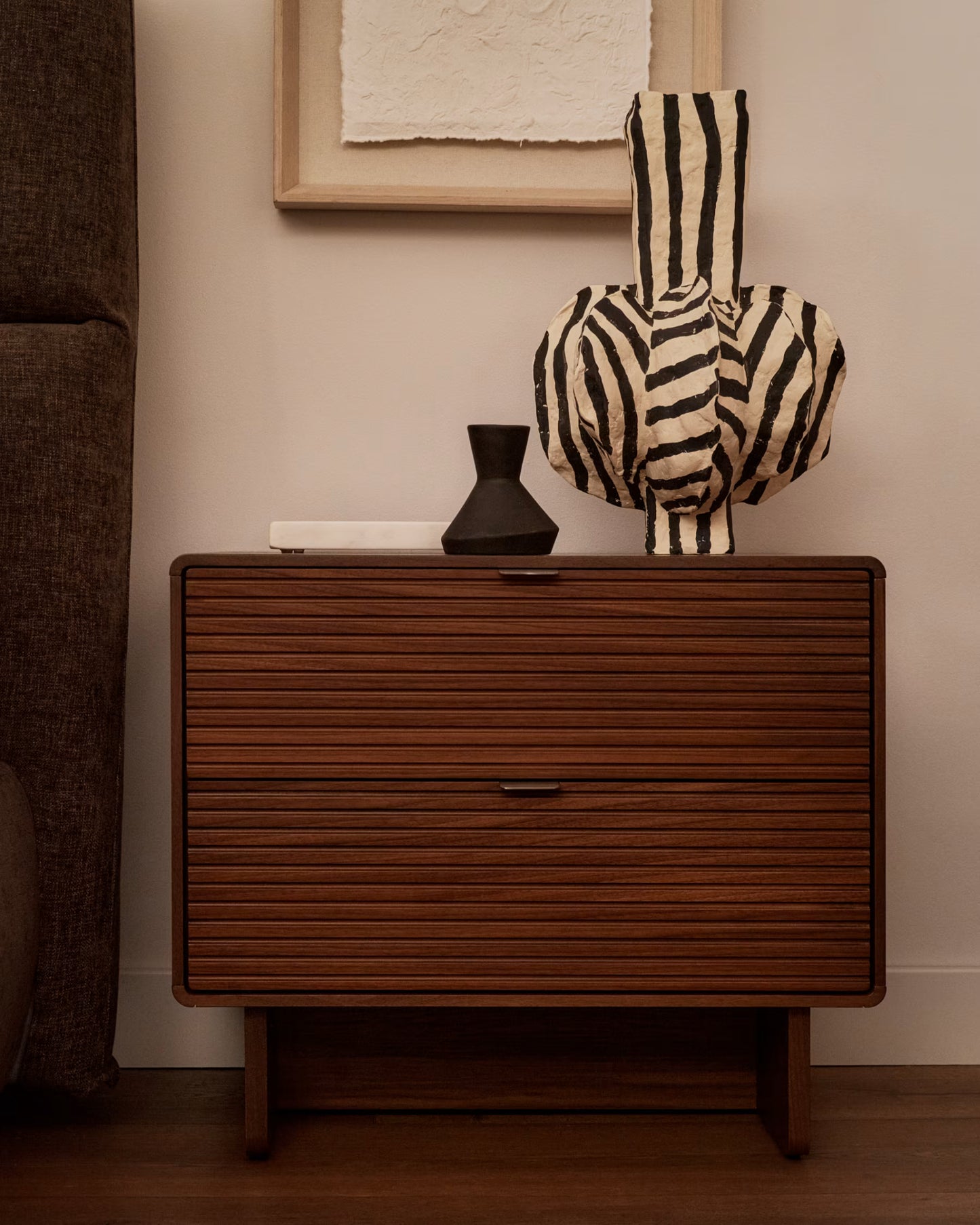 Kave Home Norlen 2-Drawer Bedside Table in Walnut Veneer FSC Mix Credit 60 x 52 cm