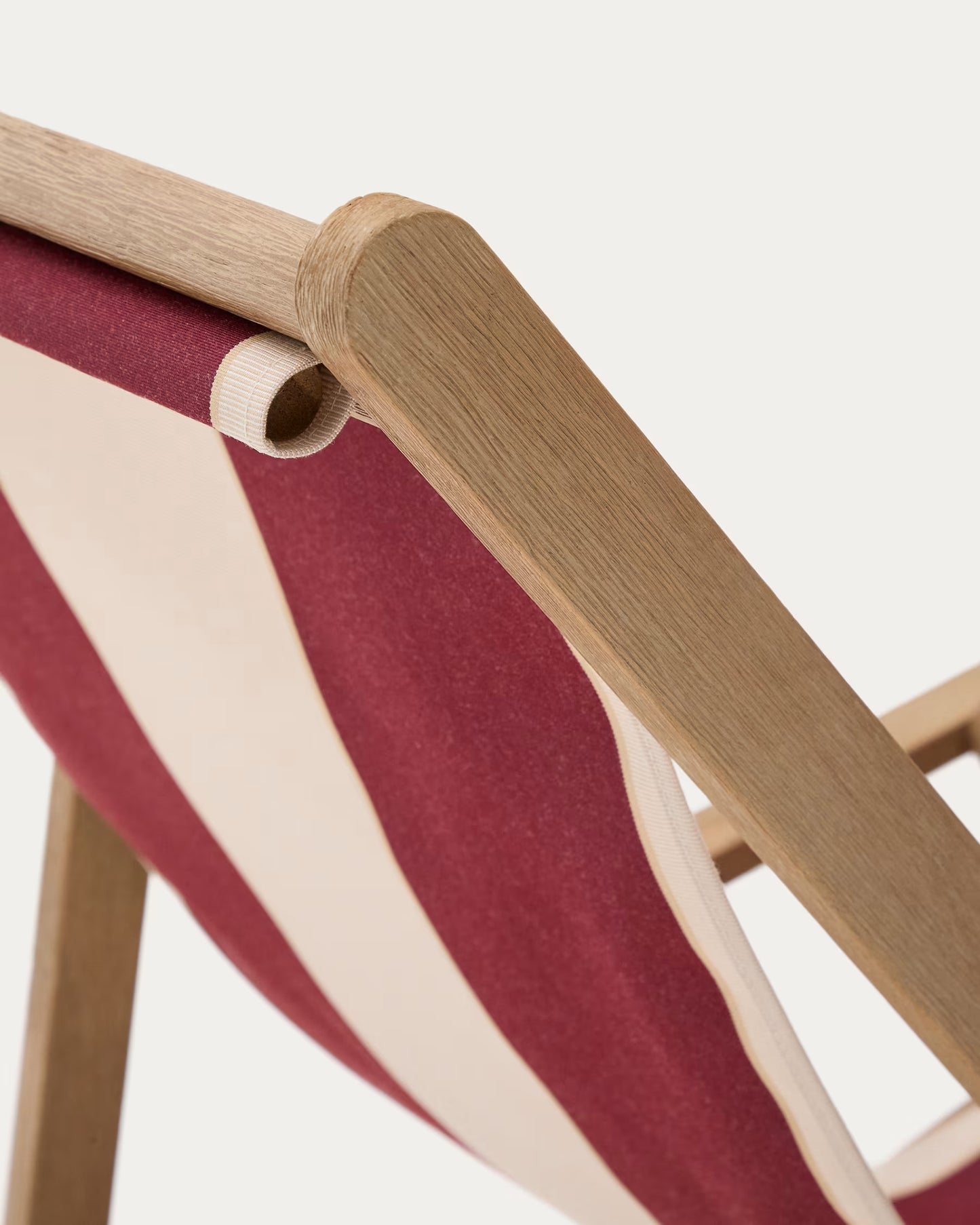Kave Home Vilara Burgundy and Beige Striped Outdoor Folding Deck Chair Made of FSC 100% Solid Acacia Wood