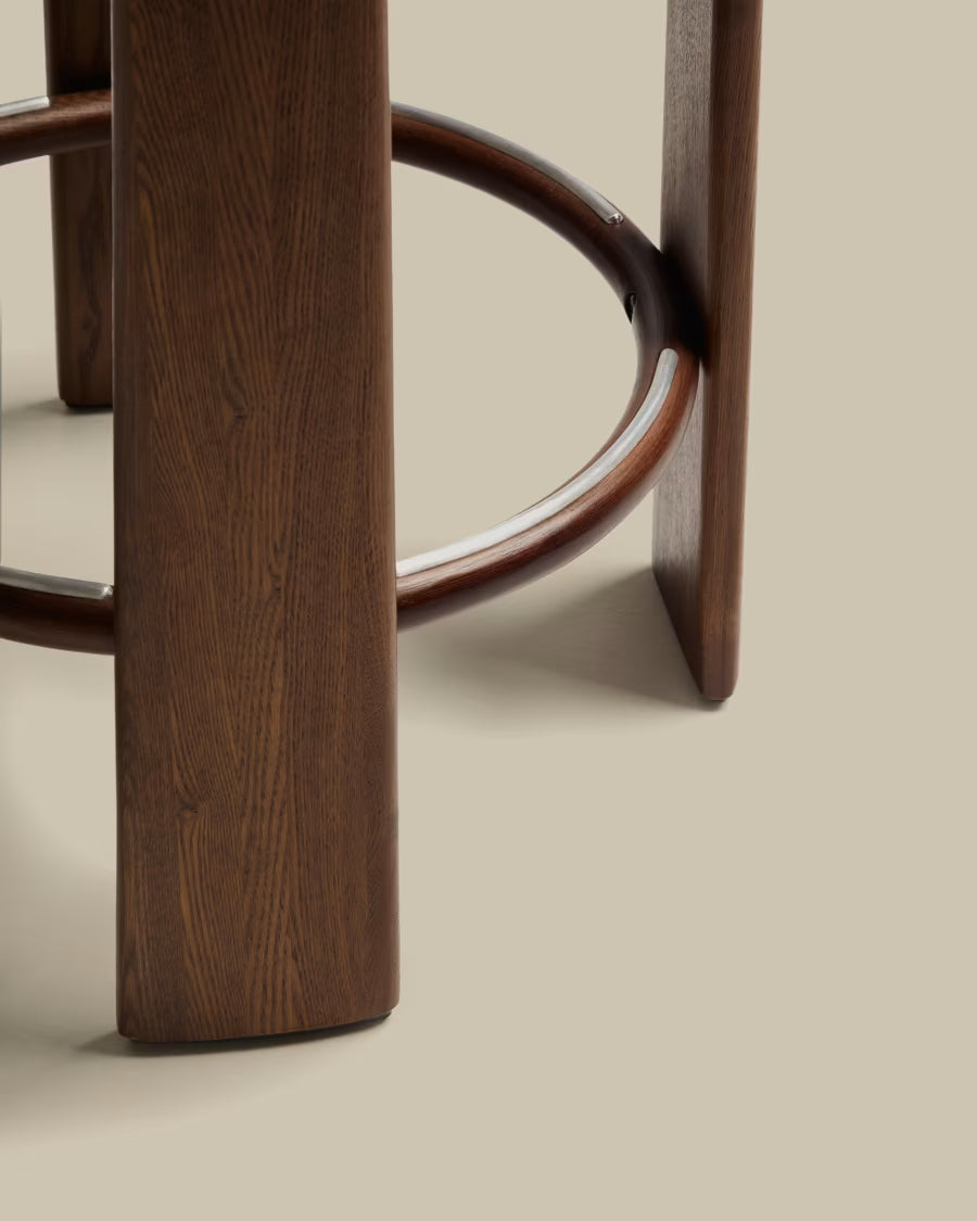 Kave Home Granite Fire-Retardant Stool in Beige Chenille and Solid Ash Wood with Walnut-Coloured Finish FSC 100% 75cm