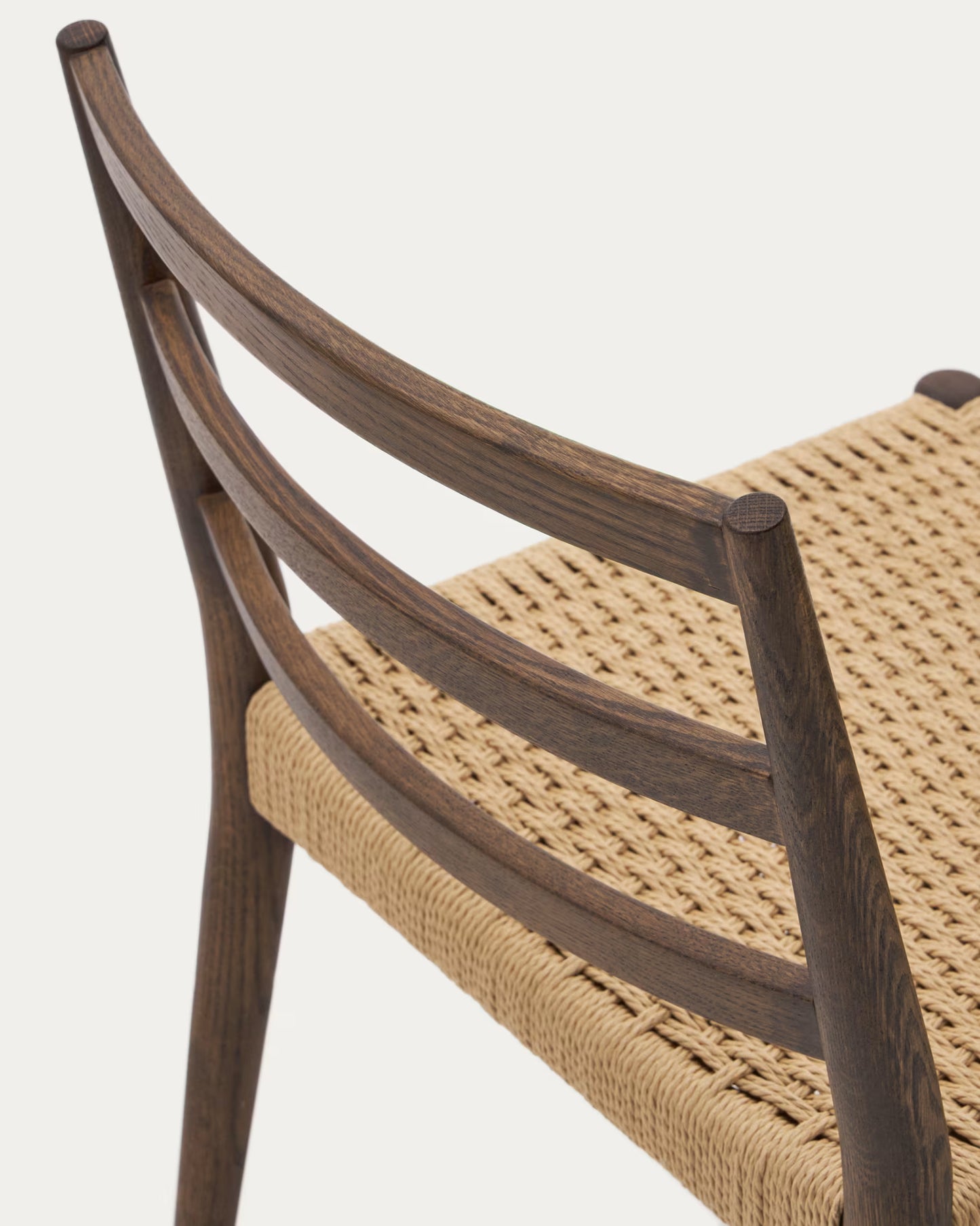 Kave Home Analy Chair in Solid Oak Wood with Walnut Finish and Rope Seat FSC Mix Credit