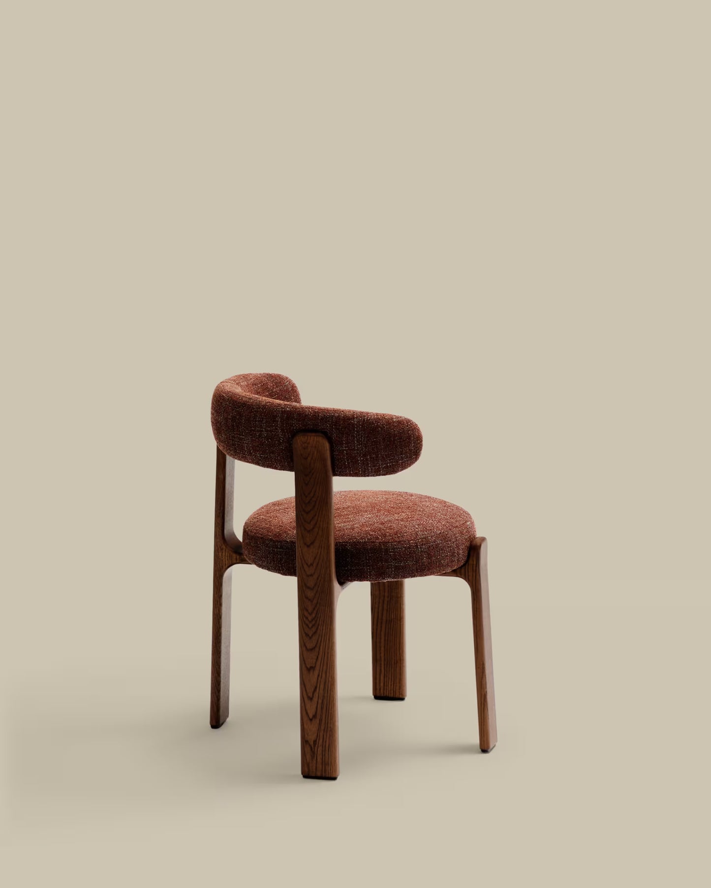 Kave Home Granite Fire-Retardant Chair in Brown Chenille and Solid Ash Wood with Walnut-Coloured Finish FSC 100%