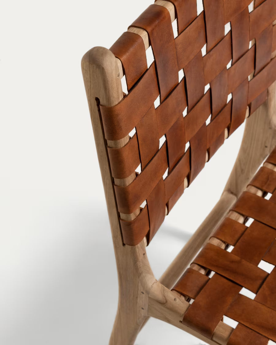 Kave Home Calixta Chair in Leather and Solid Teak Wood with Natural Finish