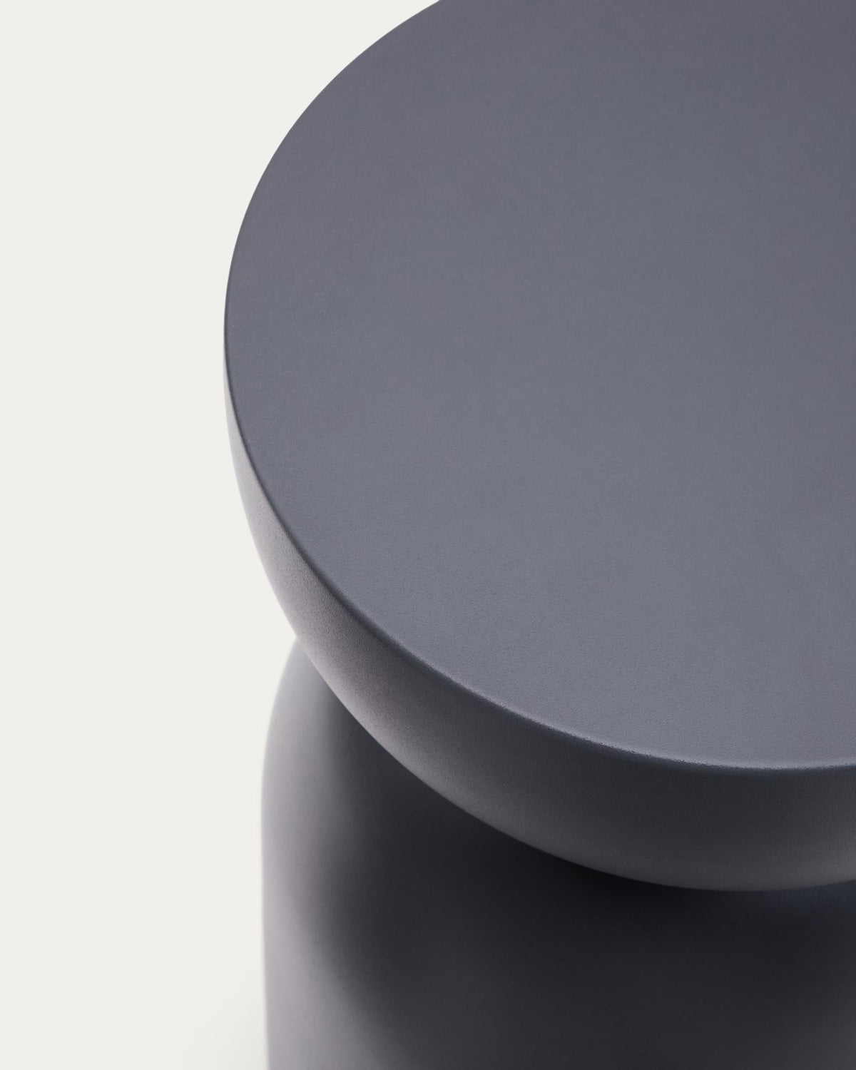 Kave Home Side Table Rachell Made of Metal with a Grey Painted Finish Ø30 cm